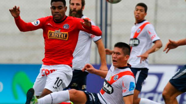 Lavandeira celebra su gol que aseguró los tres puntos para la franja