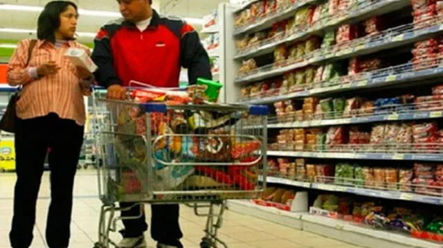 Consumidores denuncian cobros indebidos en supermercados