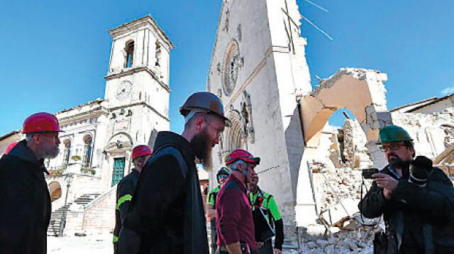 más de 15 mil damnificados en el centro de italia tras el terremoto de 6.5 grados que remeció el centro