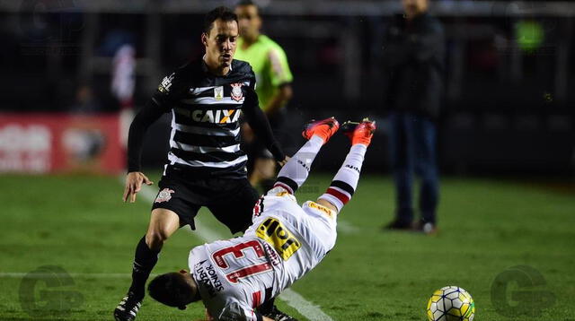 El peruano fue maltratado por los jugadores del Corinthians