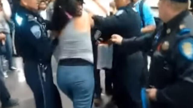 Indignación por video de mujer que agrede a policías