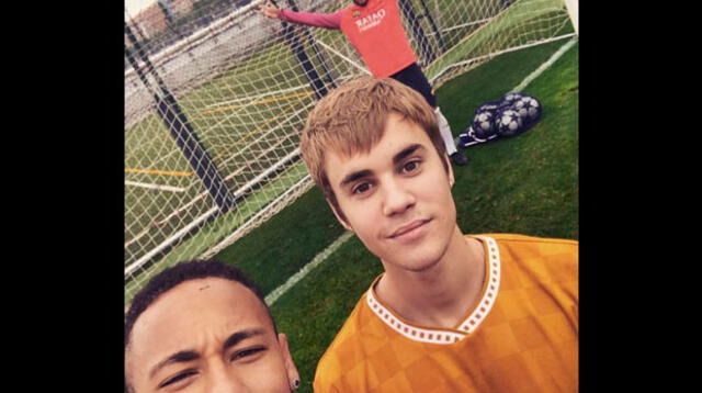 Bieber demostró su talento con el balón de fútbol al lado de Neymar y Rafinha