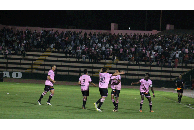 Festejo rosado por el gol de Darey Pérez. FOTO: Segunda División