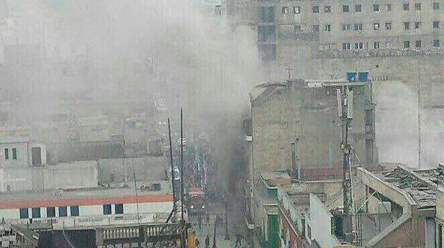 Incendio en edificio multifamiliar en el Jr. Moquegua en Cercado de Lima