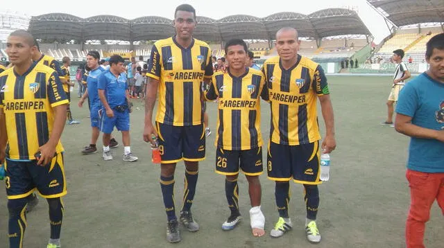 Joyce Conde (9), Fabio Rojas (26) y Luis Galliquio (8) tres puntales del Sport Rosario