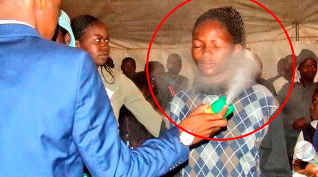  Pastor sudafricano 'sana' a sus seguidores rociándoles insecticida 