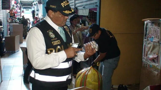 Policía incautó 114 cajas con medicinas de contrabando y adulteradas