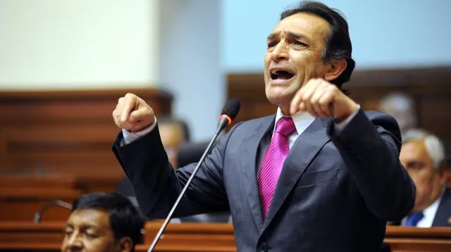 Congresista aconsejó a PPK dejar de "reciclar" ministros del gobierno de Ollanta Humala