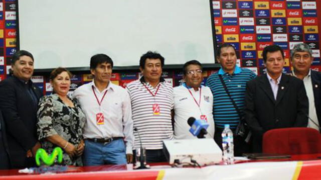 Los representantes de los cuatro equipos a la final . FOTO: César Condori
