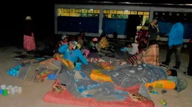 Familias damnificadas durmieron en las calles luego de que colapsaron sus viviendas rústicas en Puno 