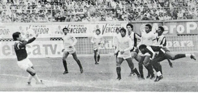 Siempre marcó Luis "Potrillo" Escobar  en los clásicos. Este fue su último tanto que le marcó a los cremas