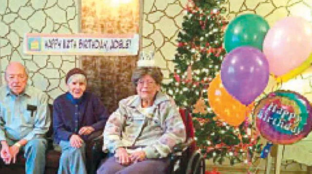 Mujer más longeva de EEUU celebró su santo con serenata