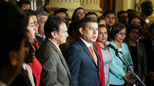 Peruanos desaprueban gestión de parlamentarios
