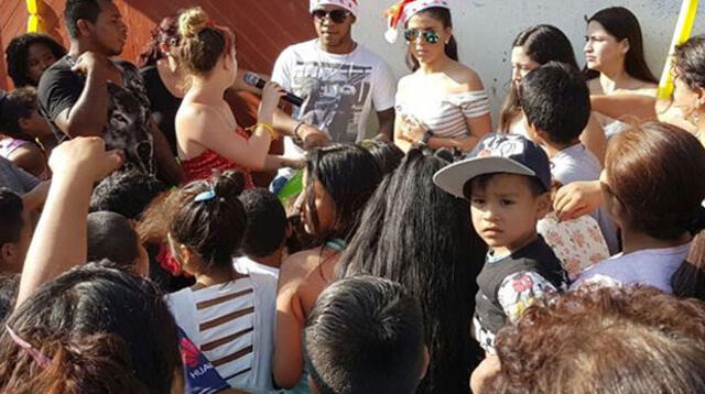 Yahaira Plasencia en chocolatada Navideña
