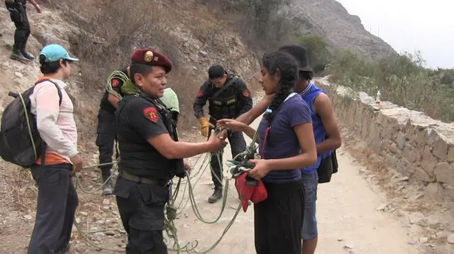 Estudiantes agradecieron a efectivos tras rescate
