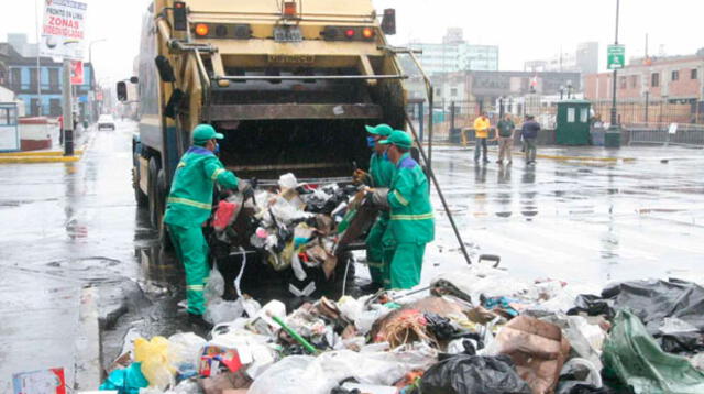 Unos 75 operarios de limpieza recogerán más de 600 toneladas de basura en Lima Cercado