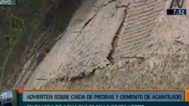 Vecinos de Chorrillos alertan sobre caída de piedras y cemento de acantilado