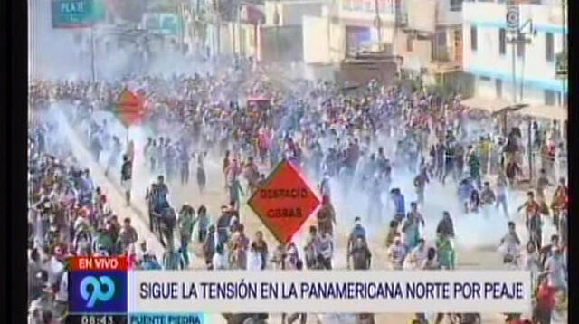 PNP lanza gases lacrimógenas para controlar a manifestantes