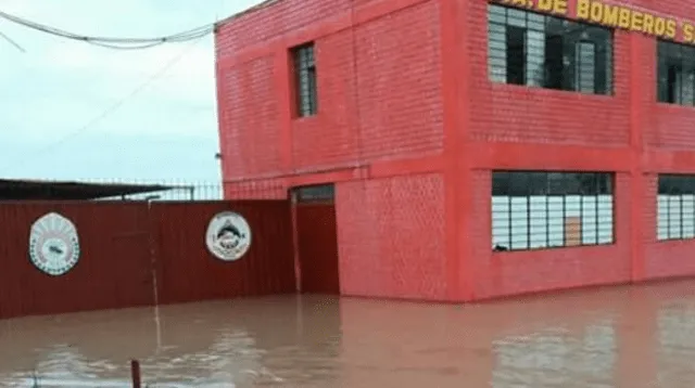 La sede de los bomberos está inundada por completo