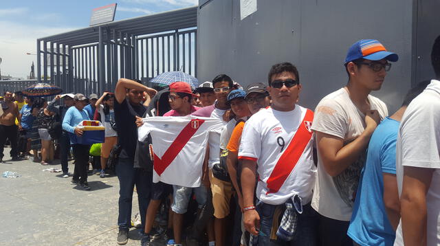 Miles de hinchas llegaron al Estadio Nacional para comprar entradas