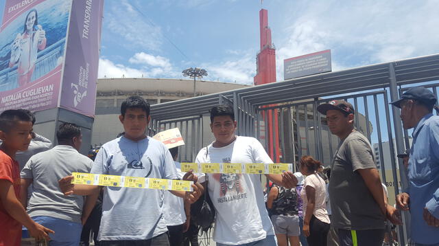 Miles de hinchas llegaron al Estadio Nacional para comprar entradas