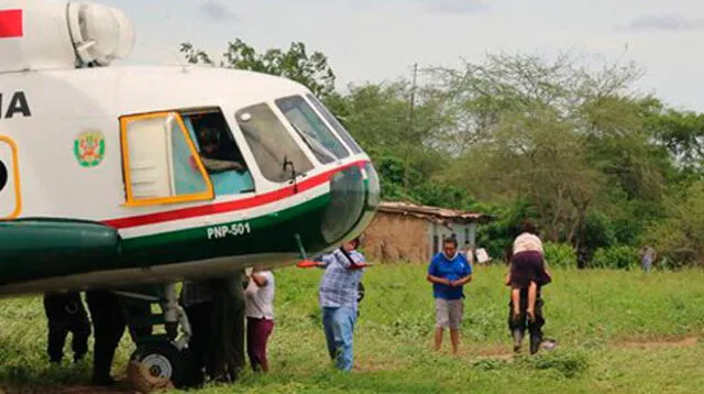 Helicóptero rescata a niños y personas aisladas por desborde de río | Facebook Humberto Acuña
