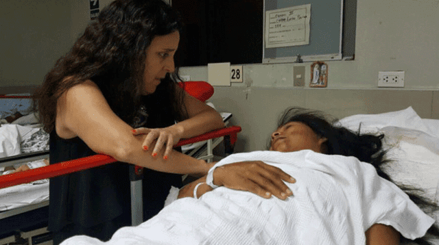 Ministra de la Mujer visitó a mujer que fue arrastrada por un huaico en Punta Hermosa