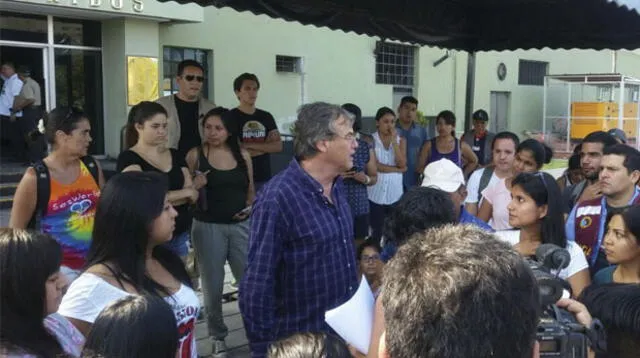 Ministro Carlos Basombrio anuncia que se recibe ayuda en sede del Ministerio del Interior