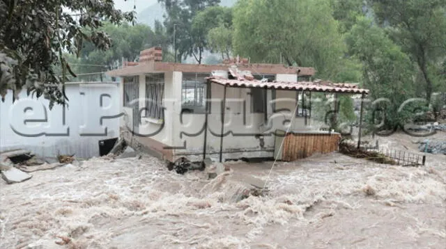 Agua inundó cultivos y llegó a predios