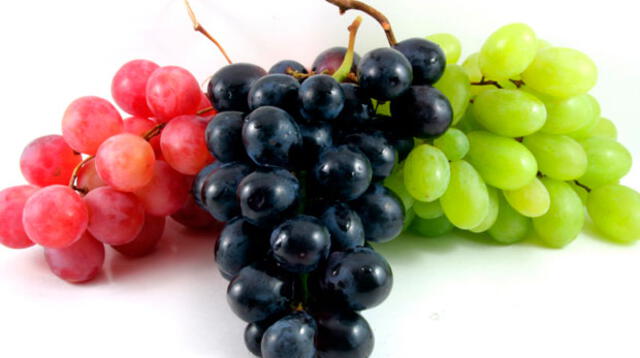 Cien gramos de uvas aportan  80 gramos de agua.