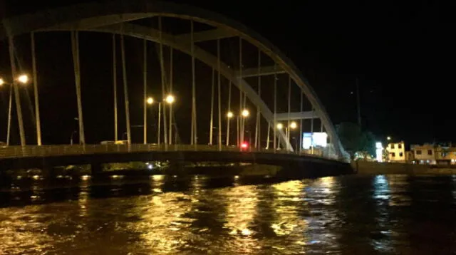 Río Piura se desborda y amenaza con llevarse todo a su paso