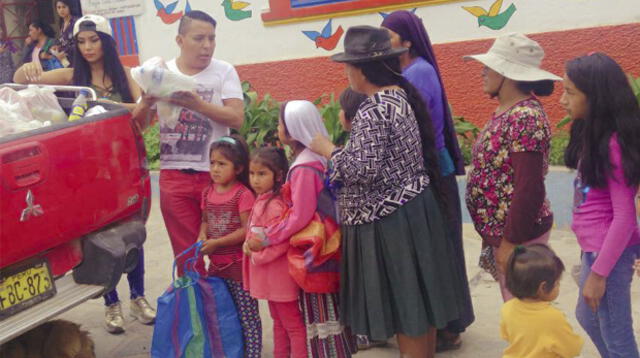 Imitador llevó donativos y alegría a damnificados de Huarochiri