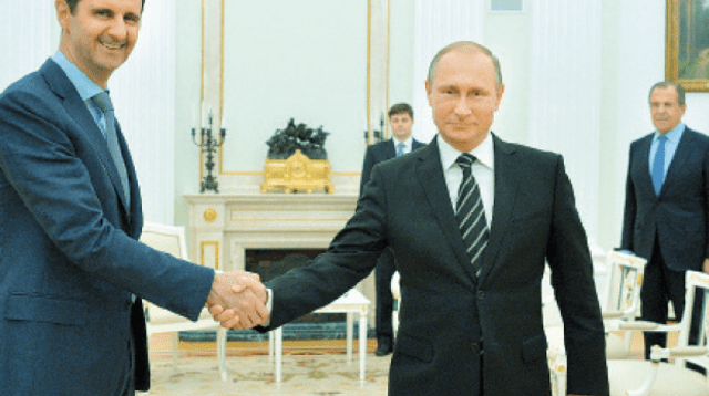 Mandatario ruso estrecha la mano a Bashar Al Assad