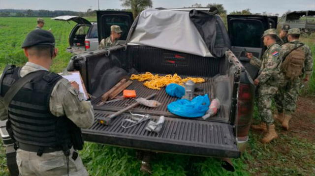 Uno de los vehículos hallados tras asalto en Paraguay