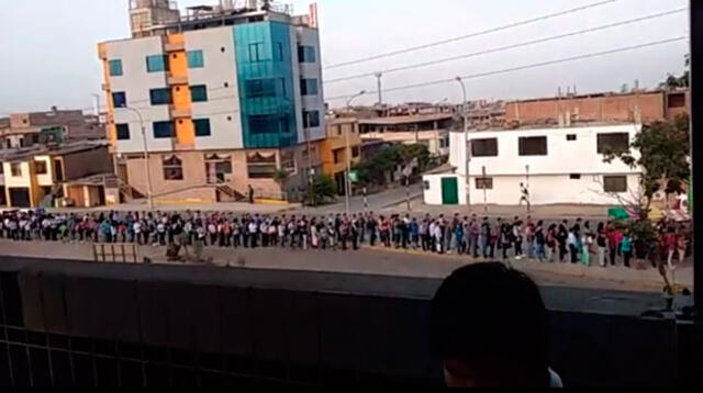 Usuarios del Metro de Lima reportan largas colas en estación de Villa el Salvador