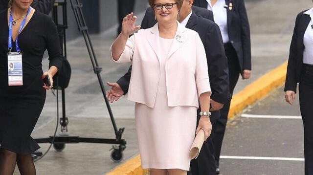 Primera dama Nancy Lange saludó a todas las mamitas del Perú