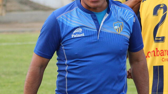 Lizandro Barbarán, técnico del Credicoop San Román casi sufre infarto. FOTO: Visión Deportiva