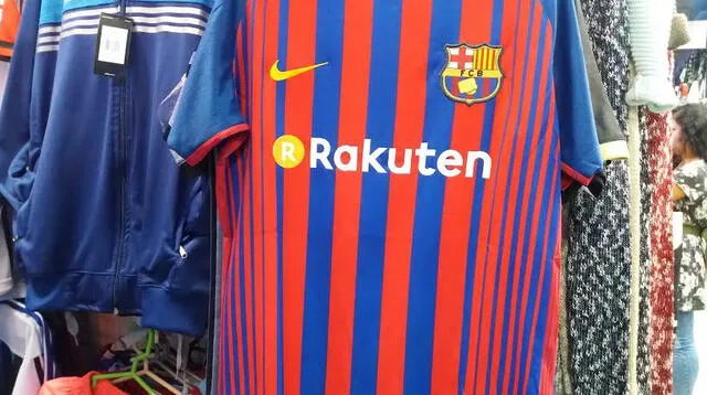 La nueva camiseta de Barcelona se vende en la Av. Grau