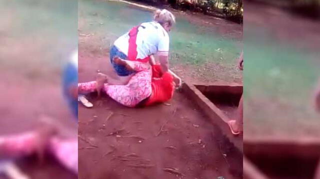 Graban a una mujer mientras golpea brutalmente a su hija
