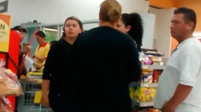 Broma de gemidos en un supermercado sorprende al público