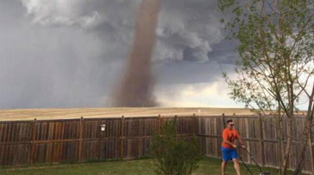 Hombre no quiso que tornado le impidiera hacer sus tareas del hogar Hombre no quiso que tornado le impidiera hacer sus tareas del hogar