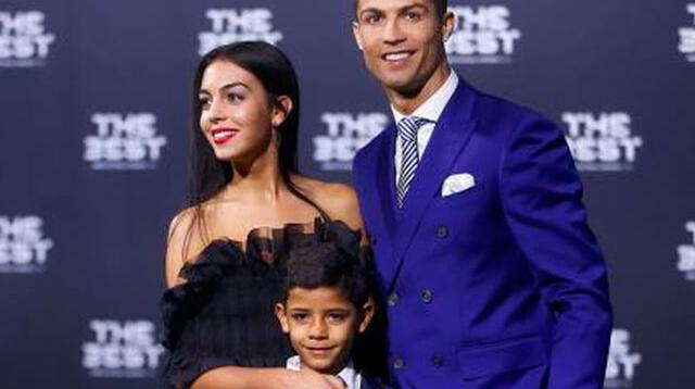 Tiene Cristiano Ronaldo un hijo de siete años y ahora tendría dos mas