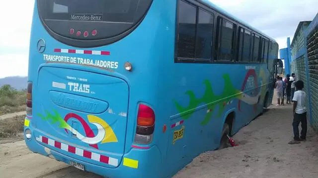 Asi quedó el omnibus del Grau a su llegada a La Arena. FOTO: Roberto Saavedra