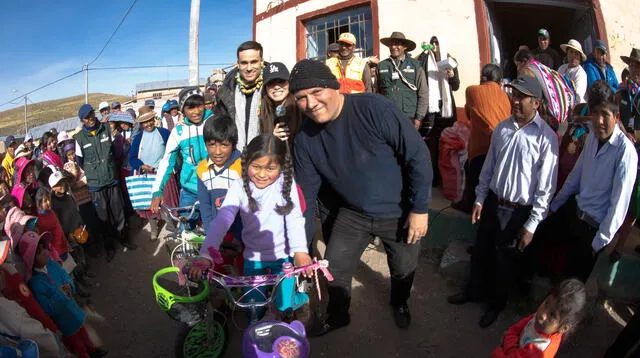 Mauricio Diez Canseco viajó con Jazmín Pinedo y Gino Assereto a Puno para apoyar a los más necesitados