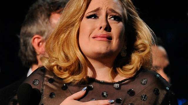 Adele se mostró conmocionada por tragedia que dejó 12 fallecidos