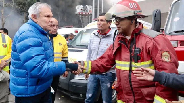 Alcalde realiza pedido para que no despidan a bomberos de trabajos que se encuentran en las Malvinas