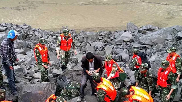Pueblo de China es sepultado por un alud y deja 120 desaparecidos