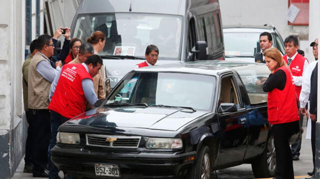 Carroza con restos óseos de jóvenes