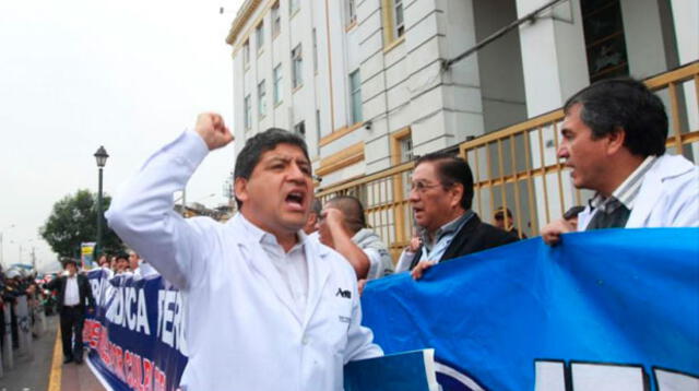 Médicos iniciaron hoy huelga indefinida a nivel nacional