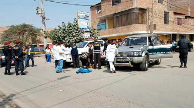 La camioneta donde murió 'Cholo' Burgos luego de ser atacado por dos sicarios que le cerraron el paso